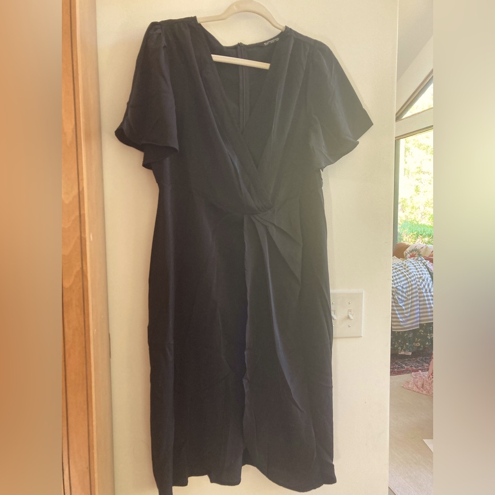 NWT BloomChic “ANNA” career to cocktail poly crepe dress. Size 10